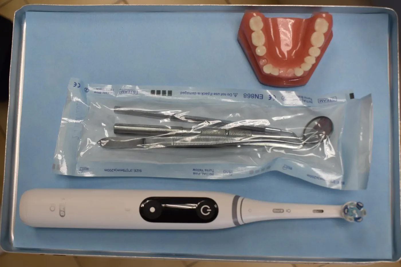Consulta dental para valorar dolor de muela al morder